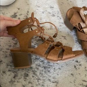 Open toe lave up sandal